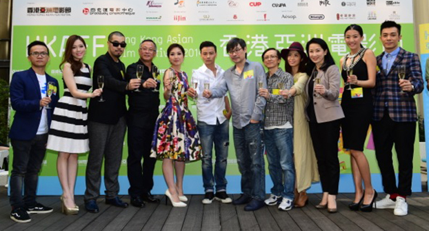 眾嘉賓為HKAFF宣布今年將會訪港的亞洲人氣導演、演員及亞洲新導演獎提名後一同上台祝酒。